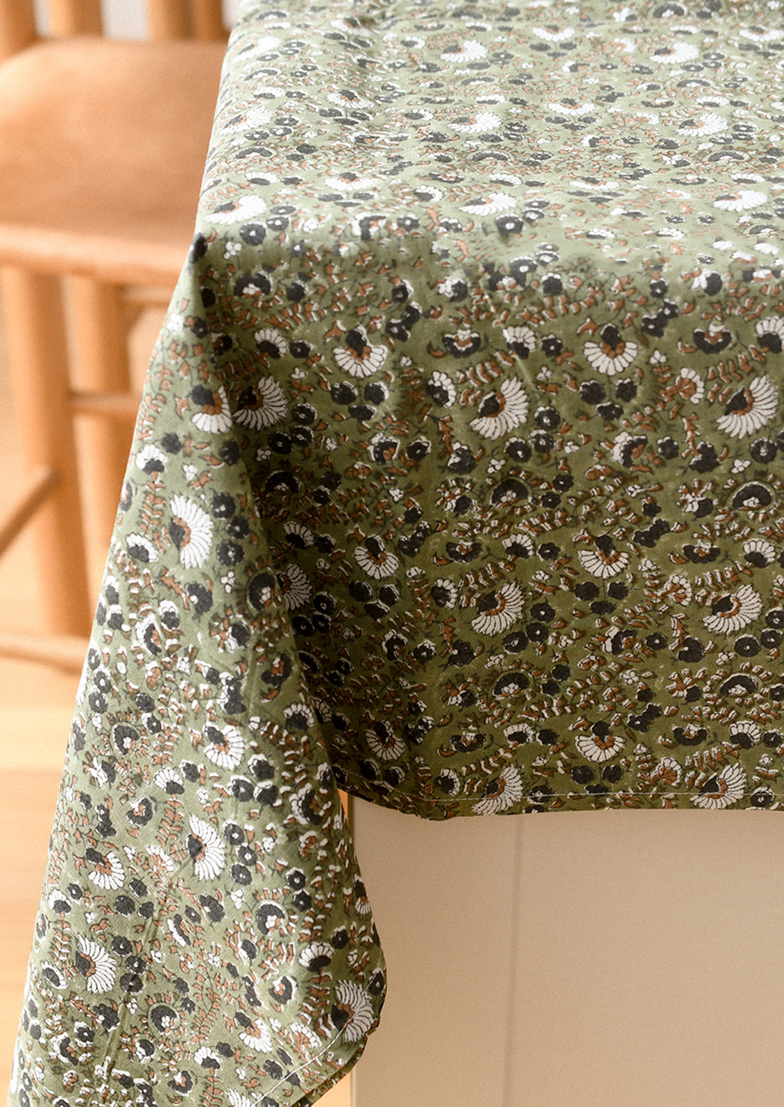 Bustling Florets Tablecloth