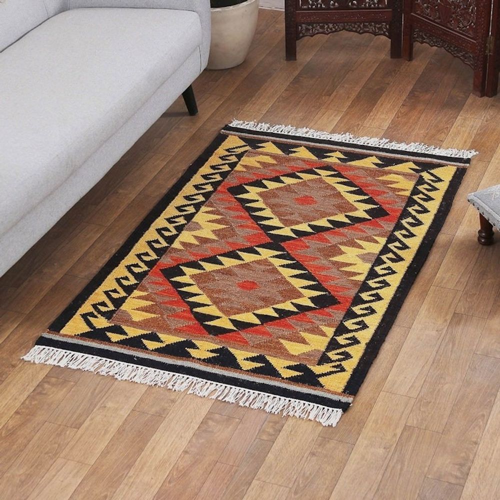 Handmade Diamond-Patterned Wool Area Rug in Warm Hues 3x5 'Classic Manor'