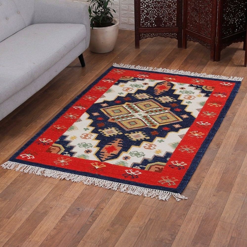 Classic Geometric Strawberry and Navy Wool Area Rug 4x6 'Striking Symmetry'