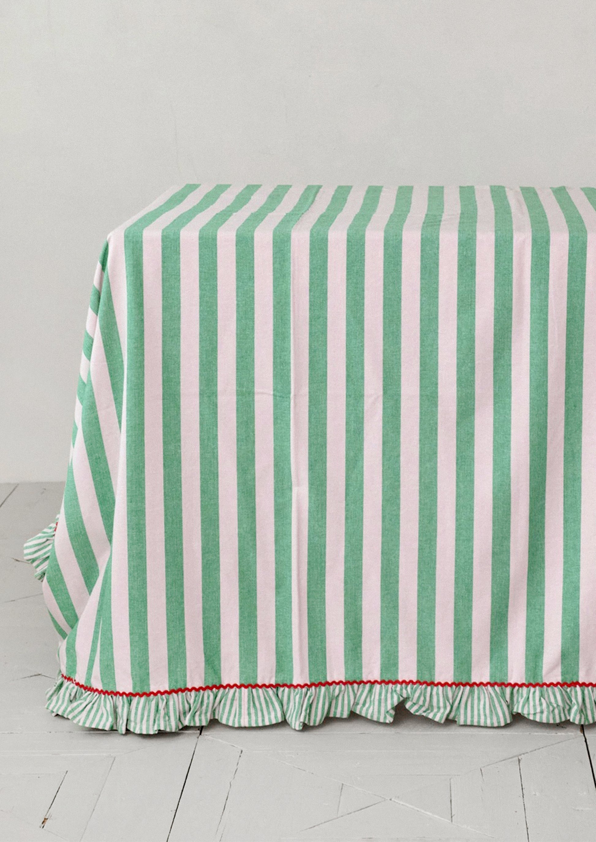 Ric Rac Ruffle Tablecloth